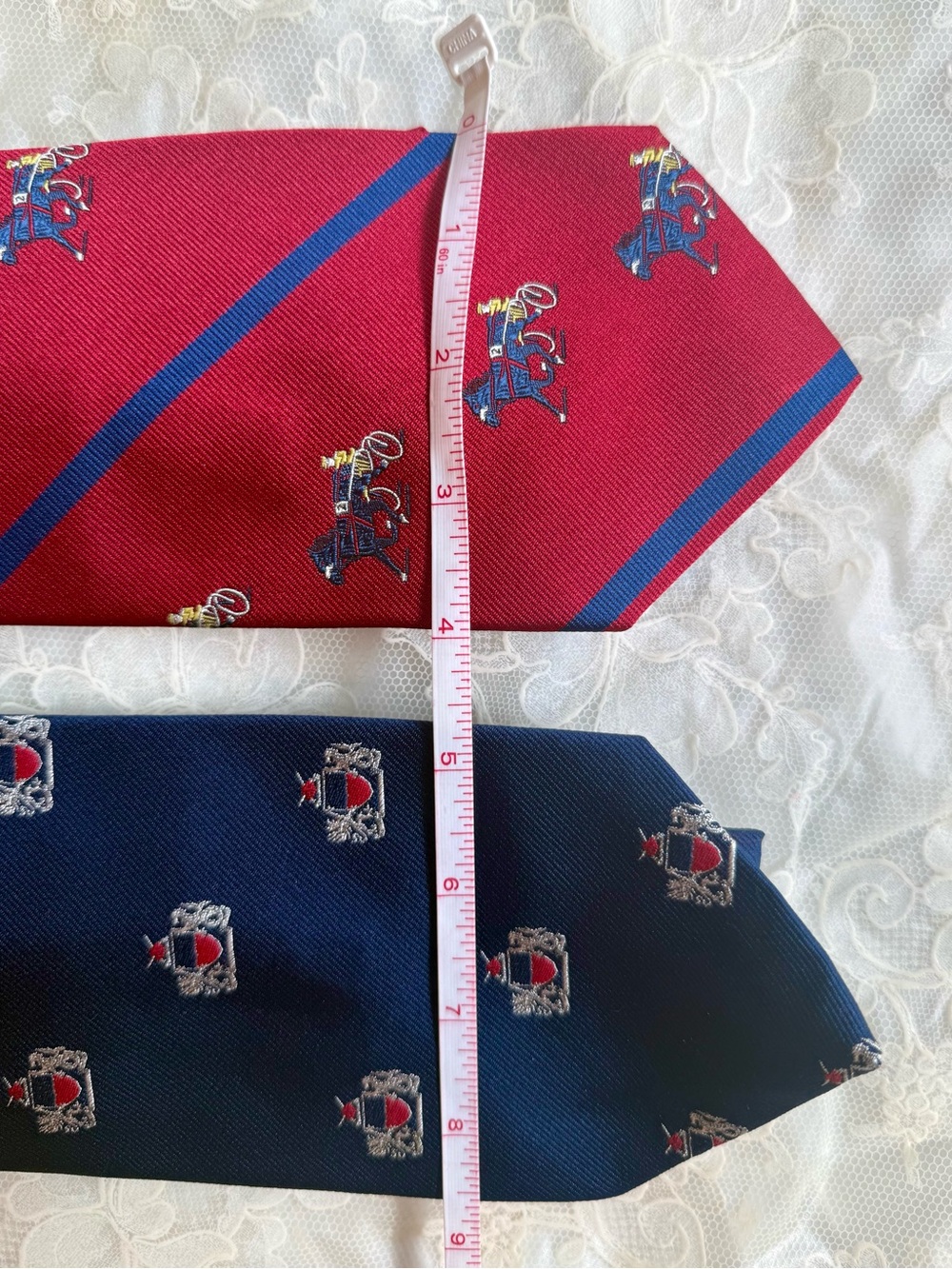Vtg Curated Old Money Duo Neck Ties Navy Crest & Red Carriage Equestrian Retro - Picture 3 of 12